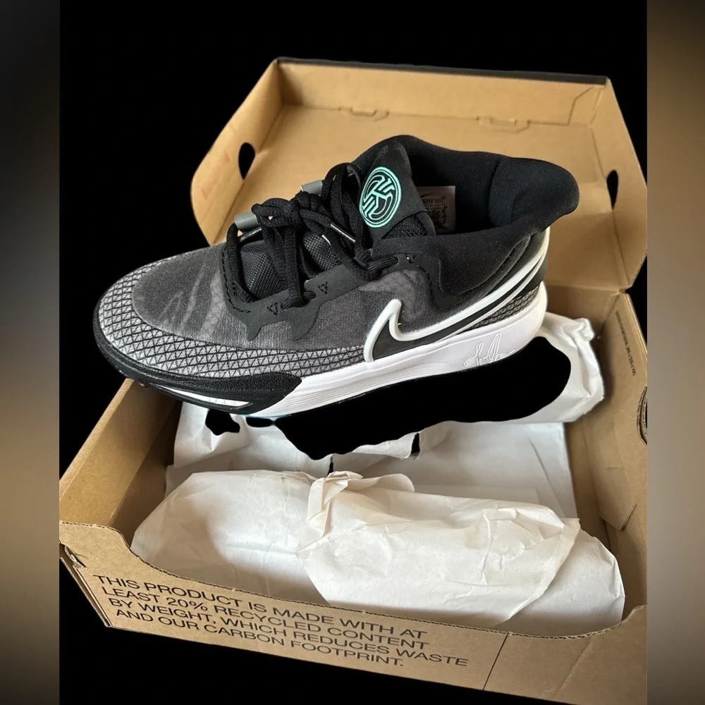 NIKE KYRIE 8 GS ORCA Kids Sneakers Size 4Y. Brand new in box.