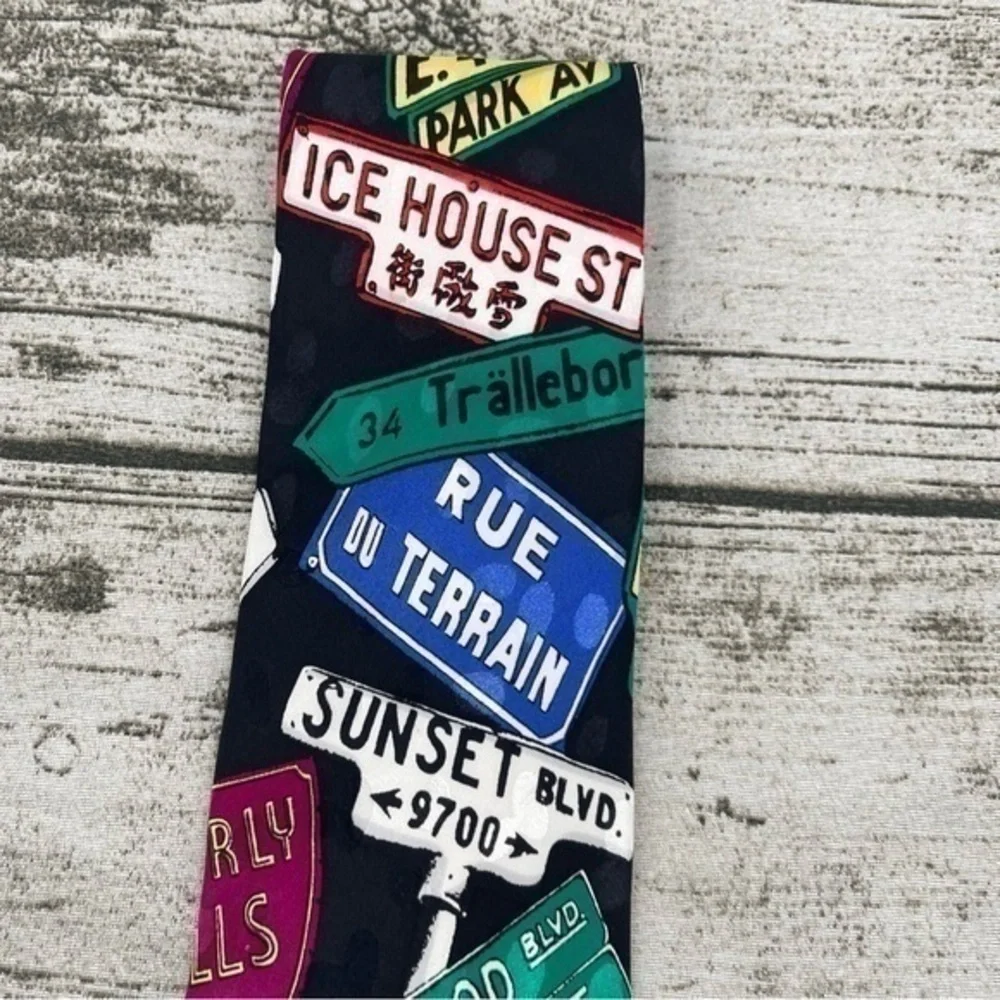 Vintage ADDICTION street signs silk tie
