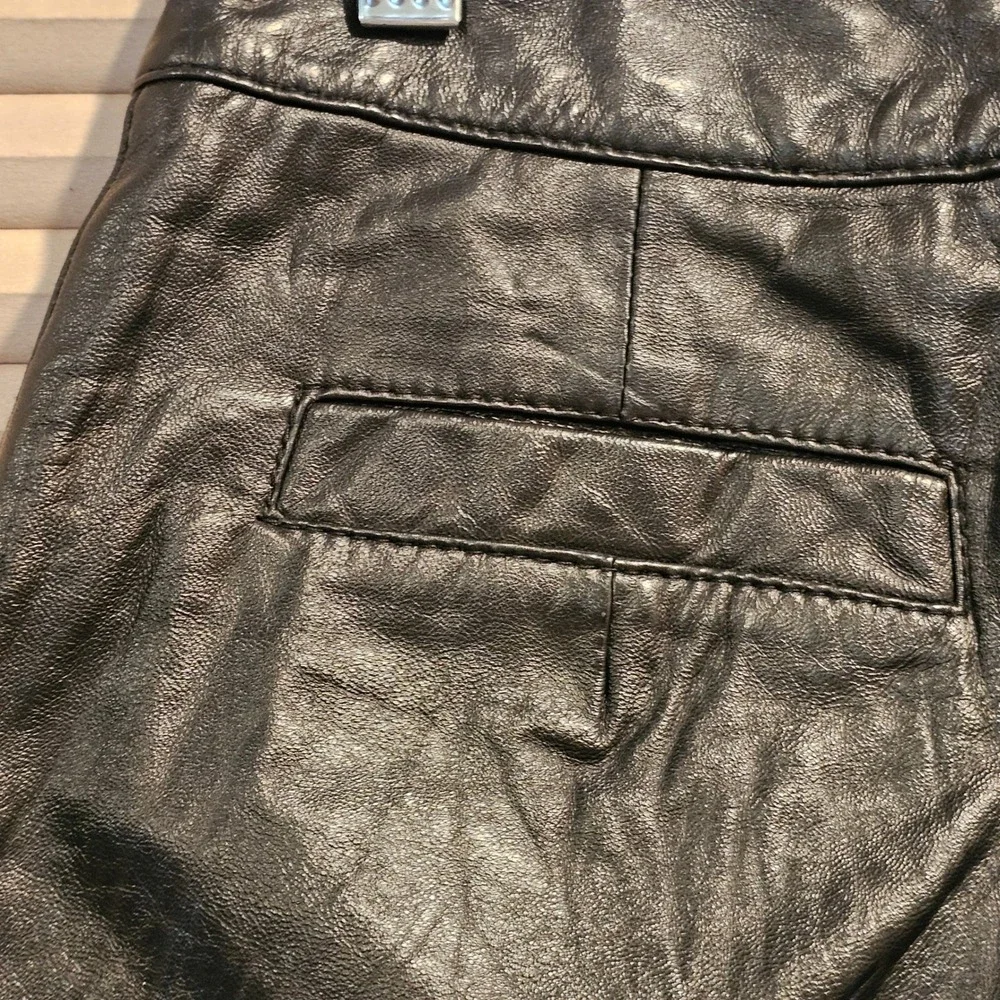Mike & Chris Black Lambskin Leather Pleated Shorts Cuffed Size 0 Style 8787