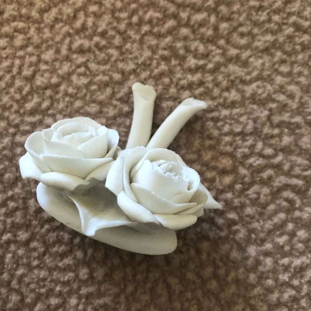 White Cherub Accent Mirror with Floral Motif And Bisque Two White Roses