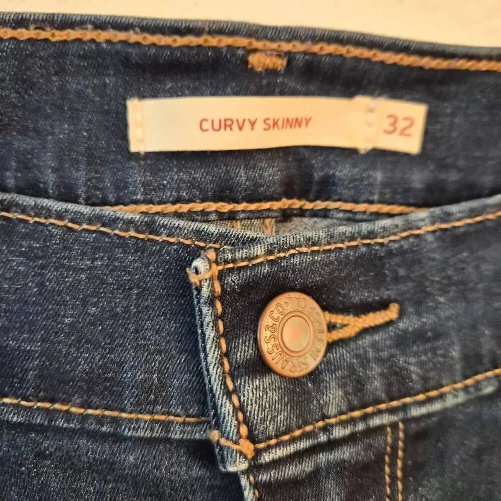 Levis levi curvy