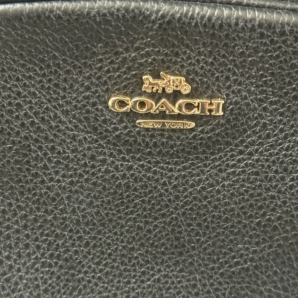Coach excellent pet pebble