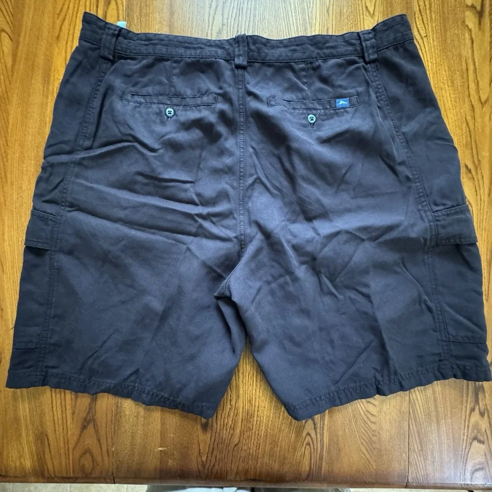 Tommy Bahama Relax Black Flat Front Cargo Pocket Shorts Men's Size 40