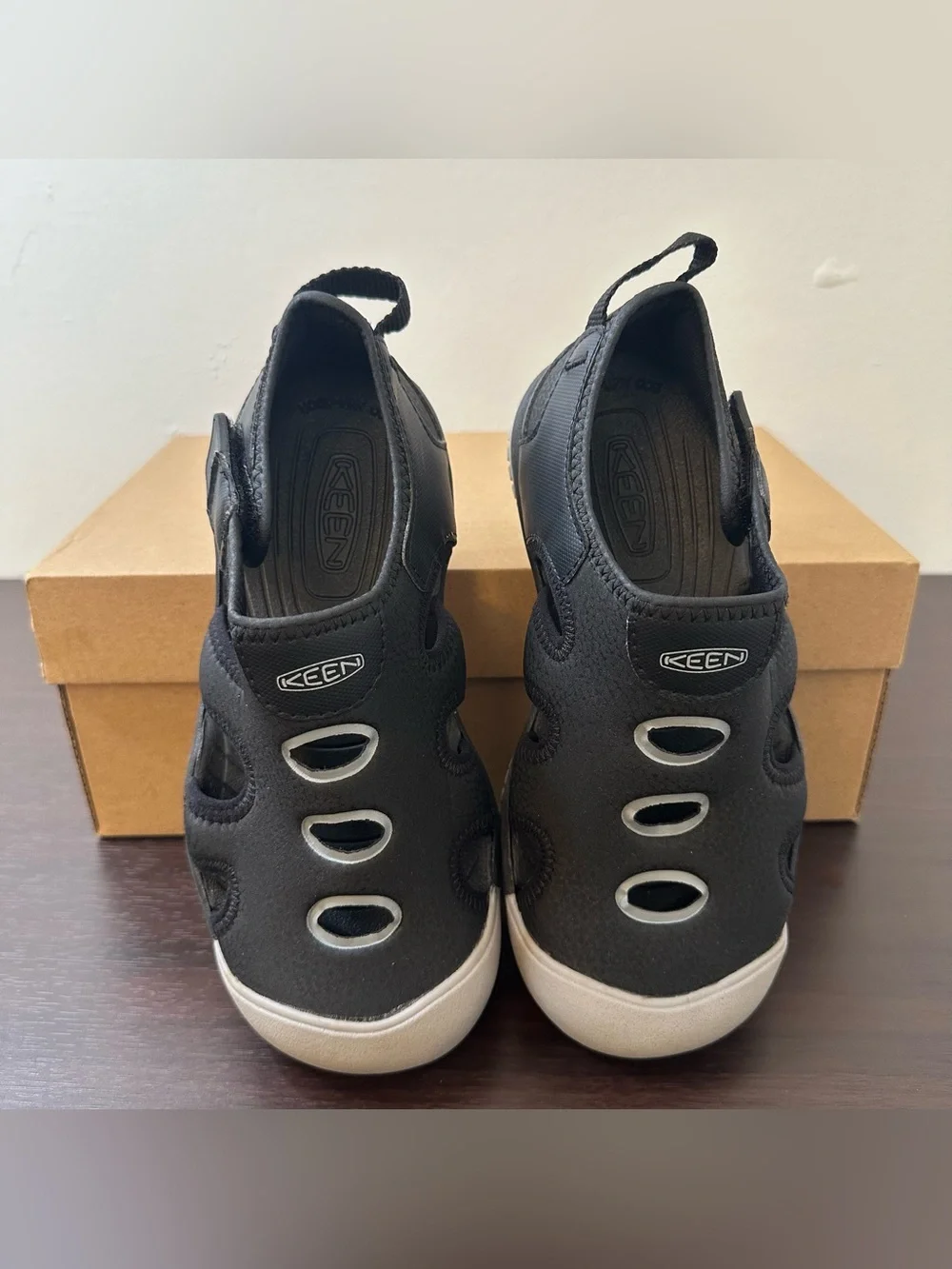 KEEN Stingray Slip-On Sandals Black Gray Hook & Loop Size 2 Unisex Kids New