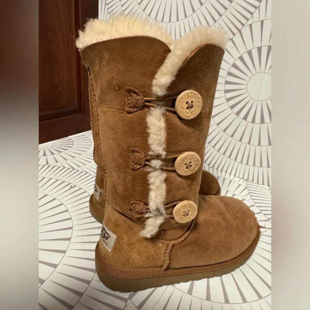 UGG Girls Bailey‎ Boots 3 Buttons Size 13 Chestnut