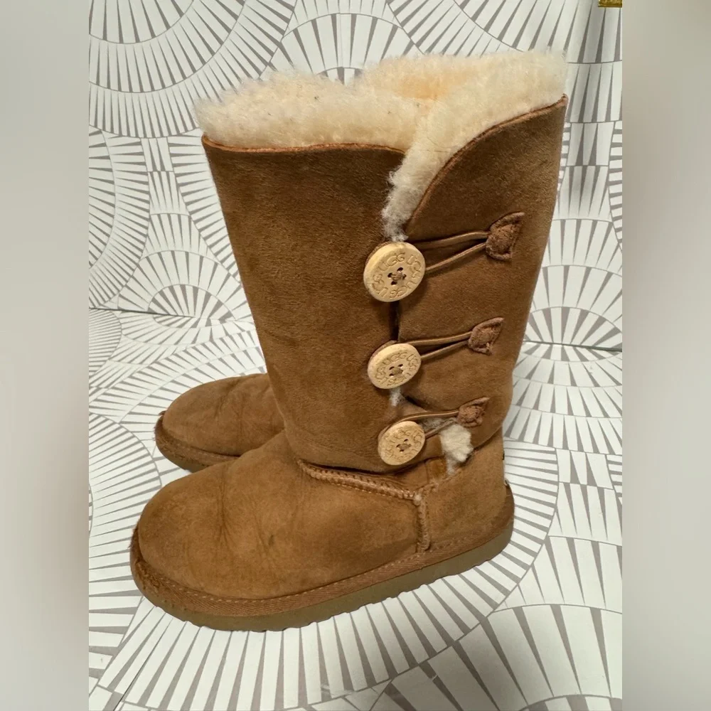 UGG Girls Bailey‎ Boots 3 Buttons Size 13 Chestnut
