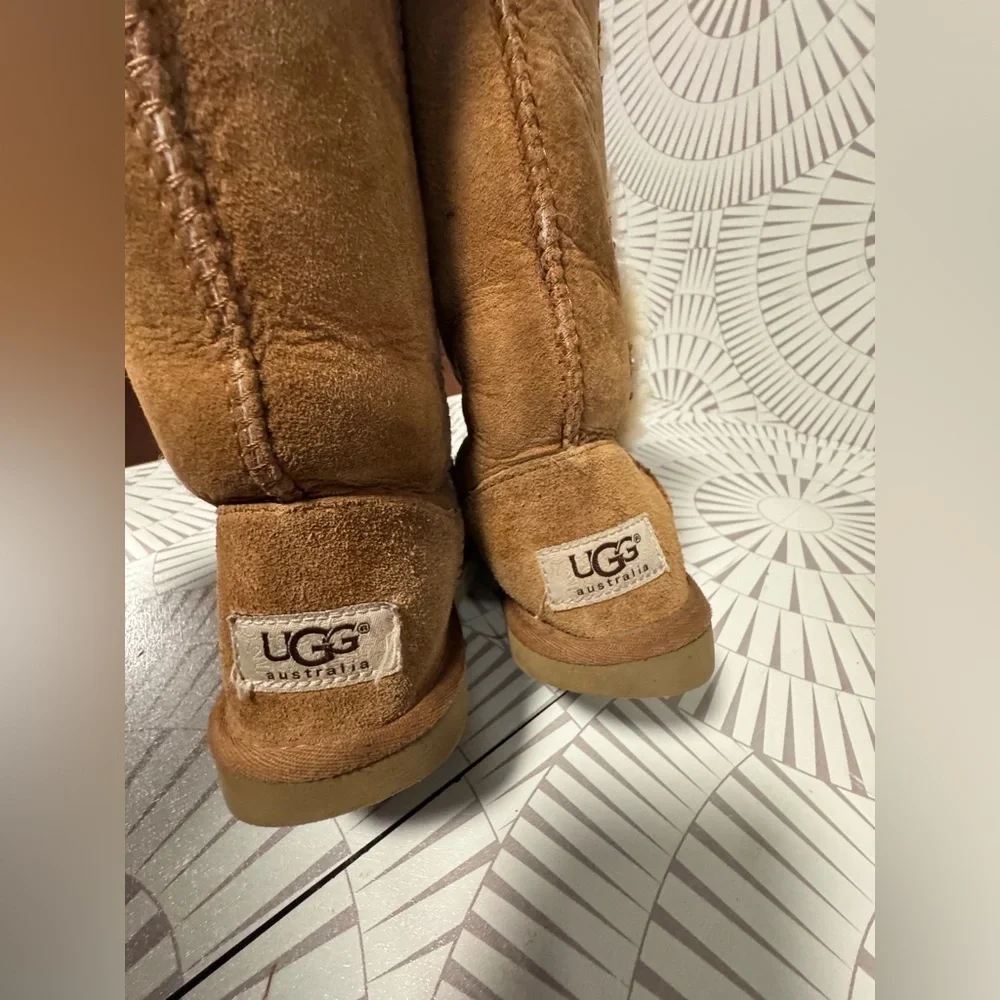 UGG Girls Bailey‎ Boots 3 Buttons Size 13 Chestnut