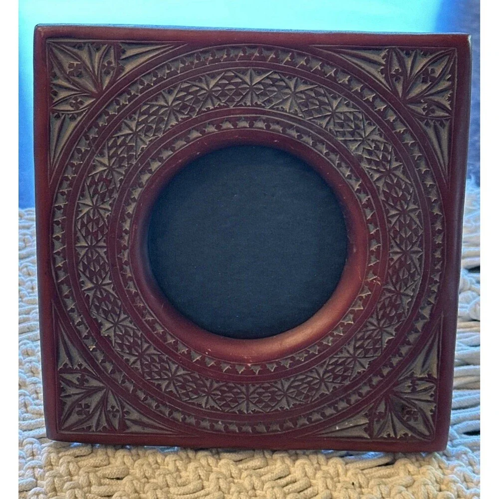 Unbranded set carved