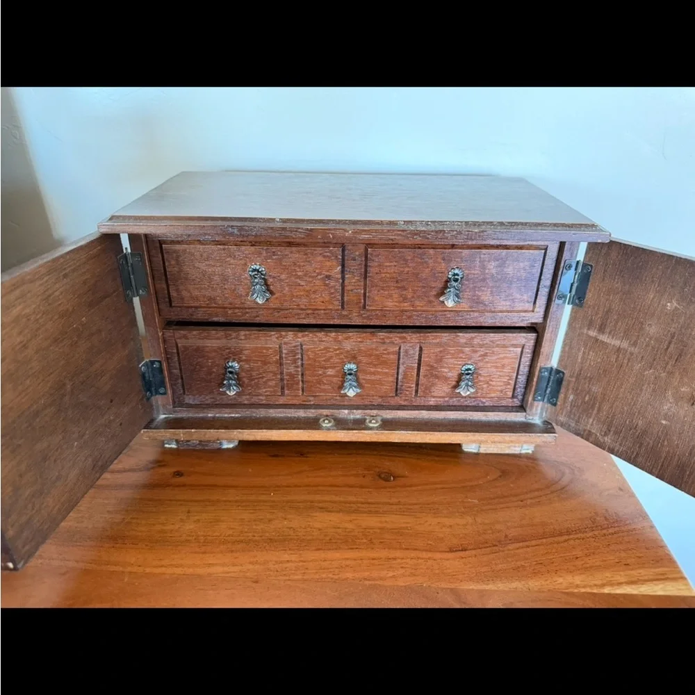 N/A elegant wooden