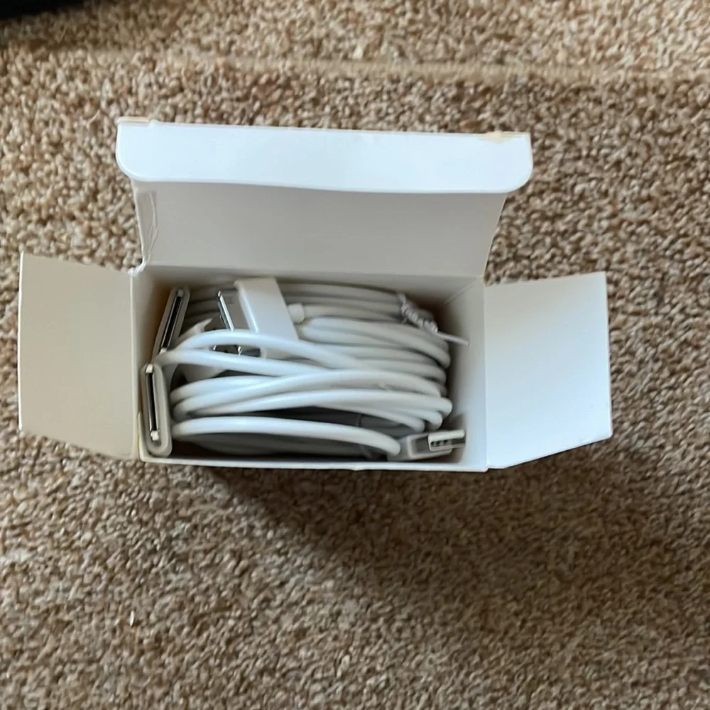 4 pack white 30 pin to USB charger