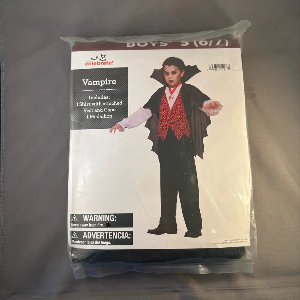 Vampire Boys Costume Size Small 6/7 Shirt‎ Vest Cape Medallion New In Package