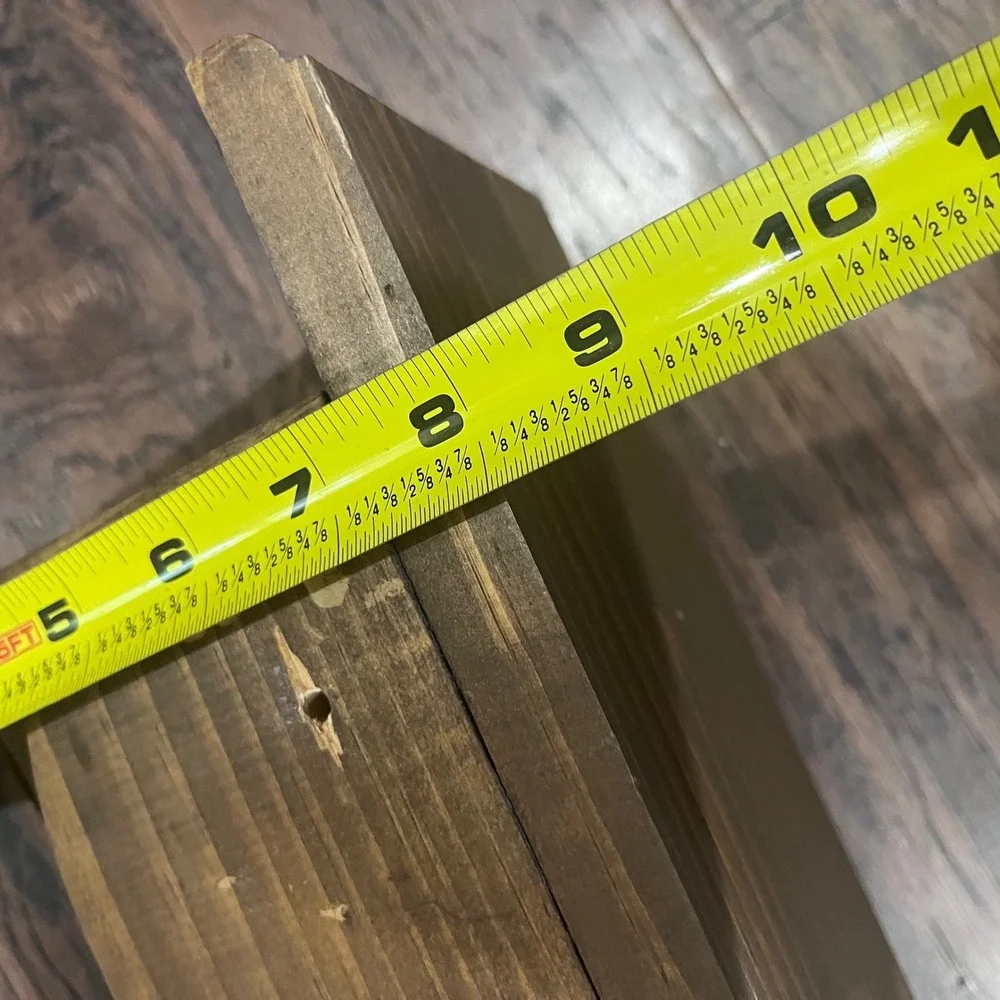 N/A hanging pegs design