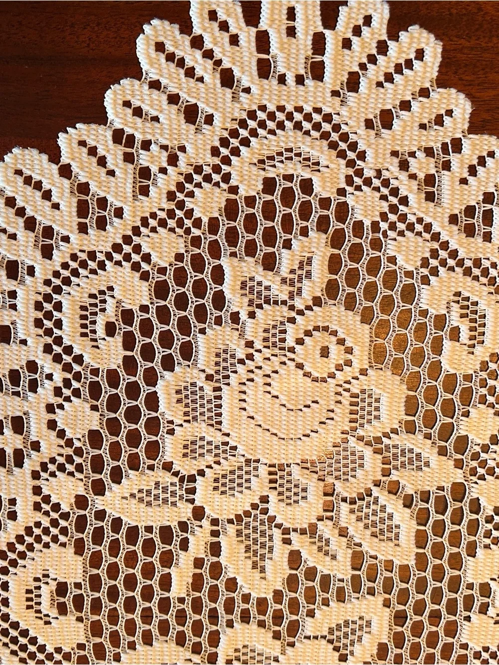 Heritage Lace Rose Floral Crochet Lace Table Runner White Cream