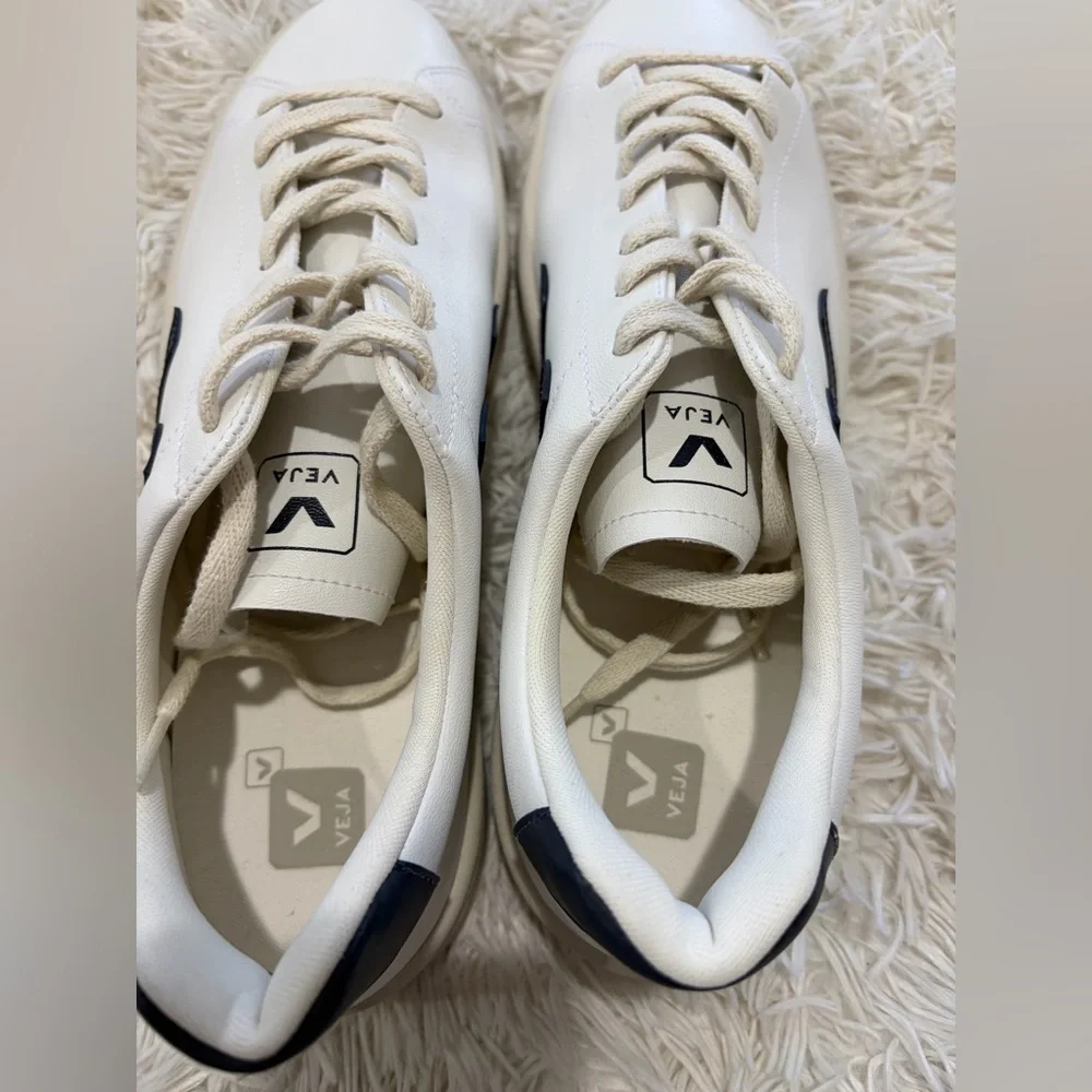 Veja URCA CWL Men’s - Size 11.5 - white Nautico - NWOT