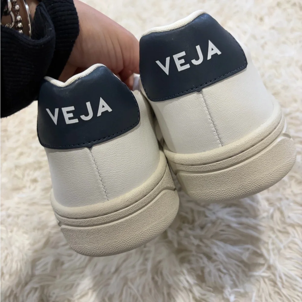 Veja URCA CWL Men’s - Size 11.5 - white Nautico - NWOT