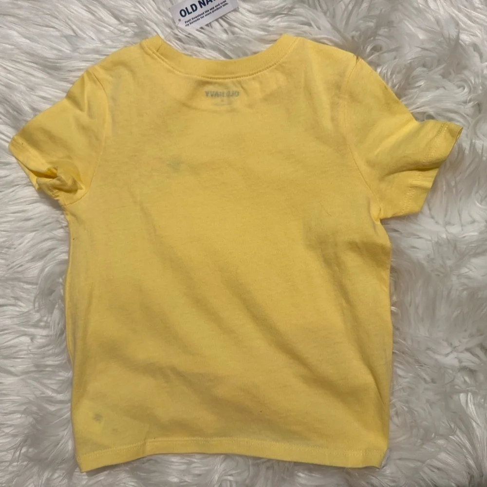 Old Navy NWT  Yellow Kids Tee with Bunny and Carrot Short Sleeve Tee Size 3T New