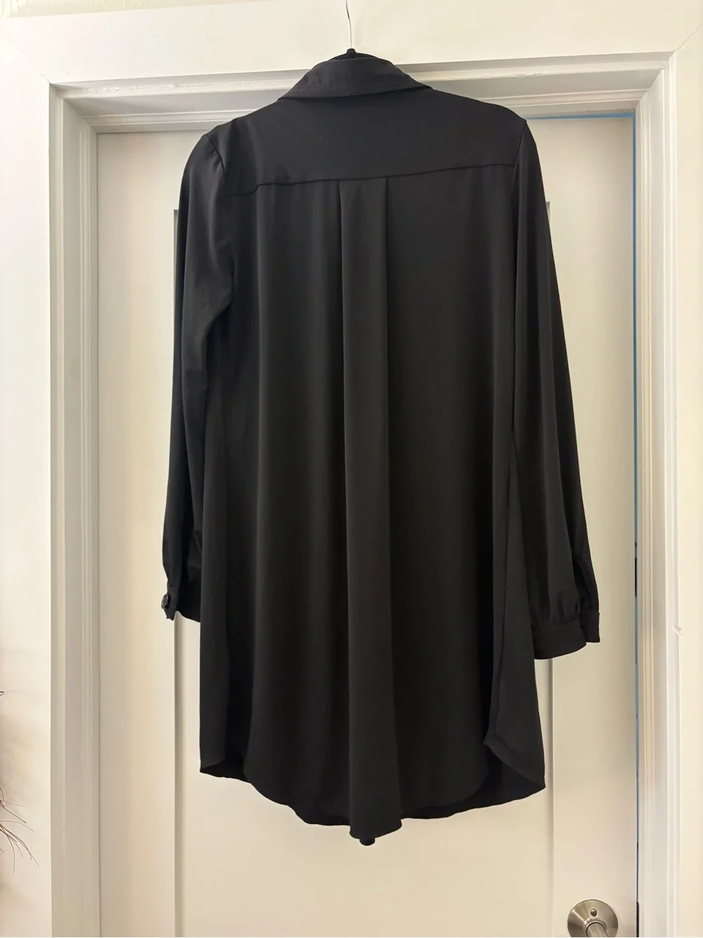 Max Studio sleek black
