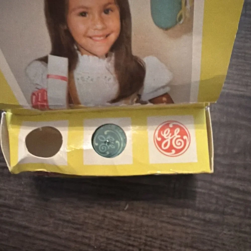 General Electric Vintage Box of Flashcubes 2 Cubes 6 Flashes. Original Packaging