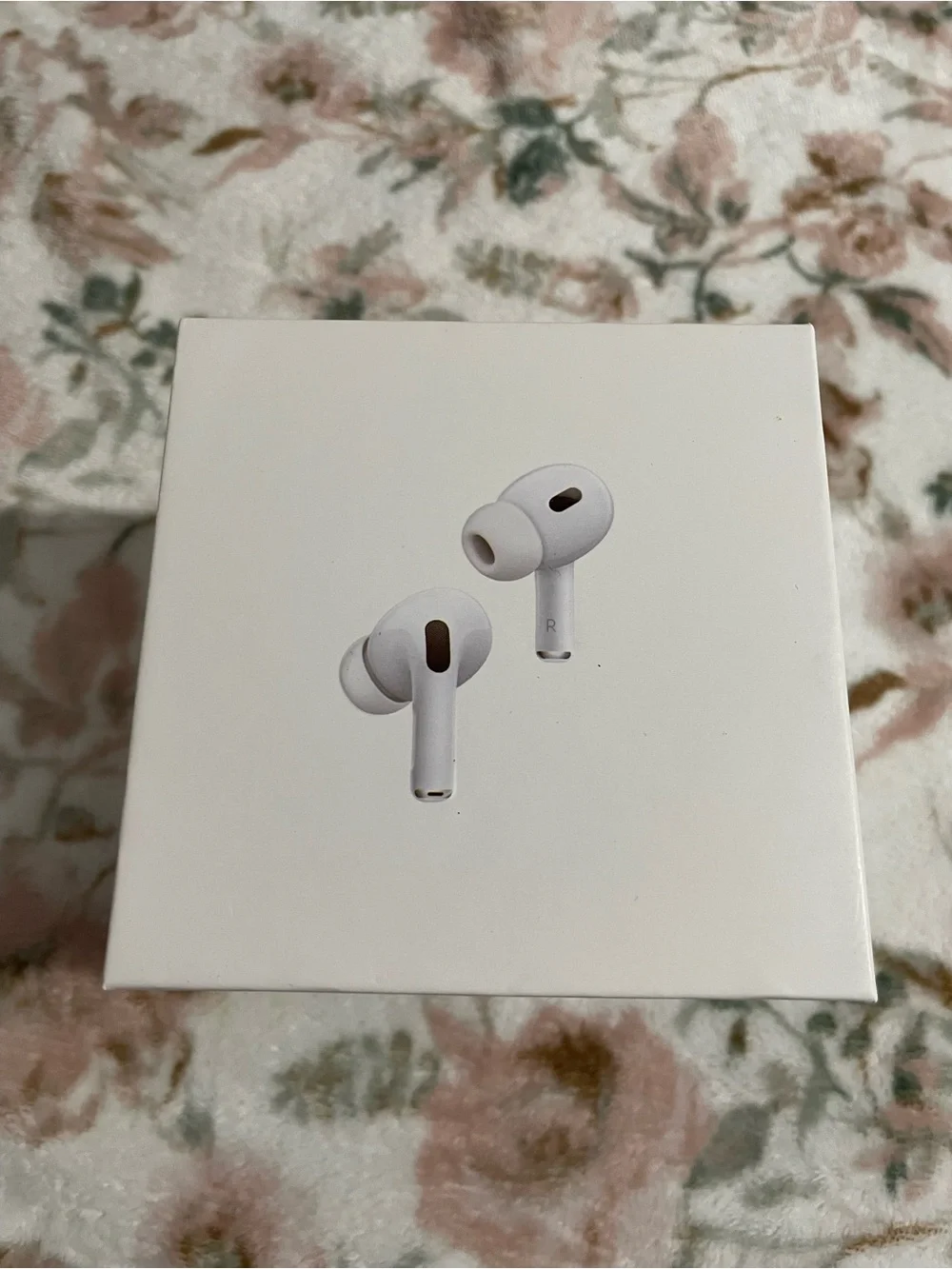 Wireless In‑Ear Earbuds in White - True Wireless Stereo