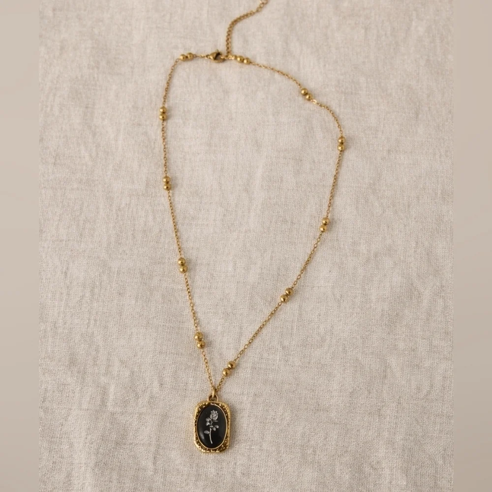 Whimsical Vintage Gold Tone Mirror Pendant Necklace | Romantic Floral Etching