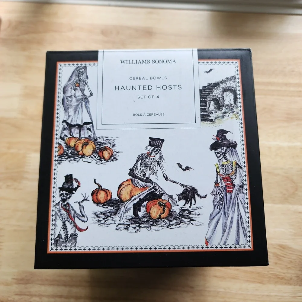 Williams Sonoma Haunted Hosts Halloween Cereal Bowls Set of 4 Skeletons Pumpkins