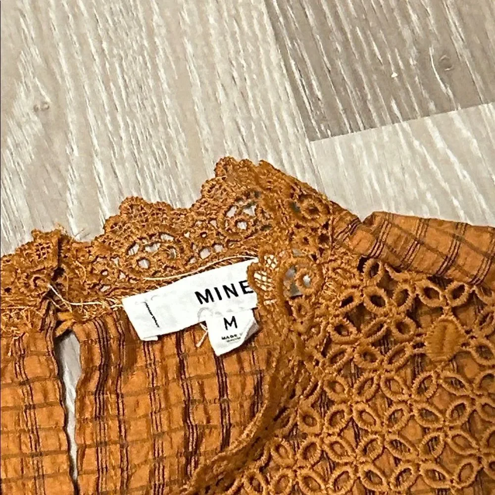 mine lace detail