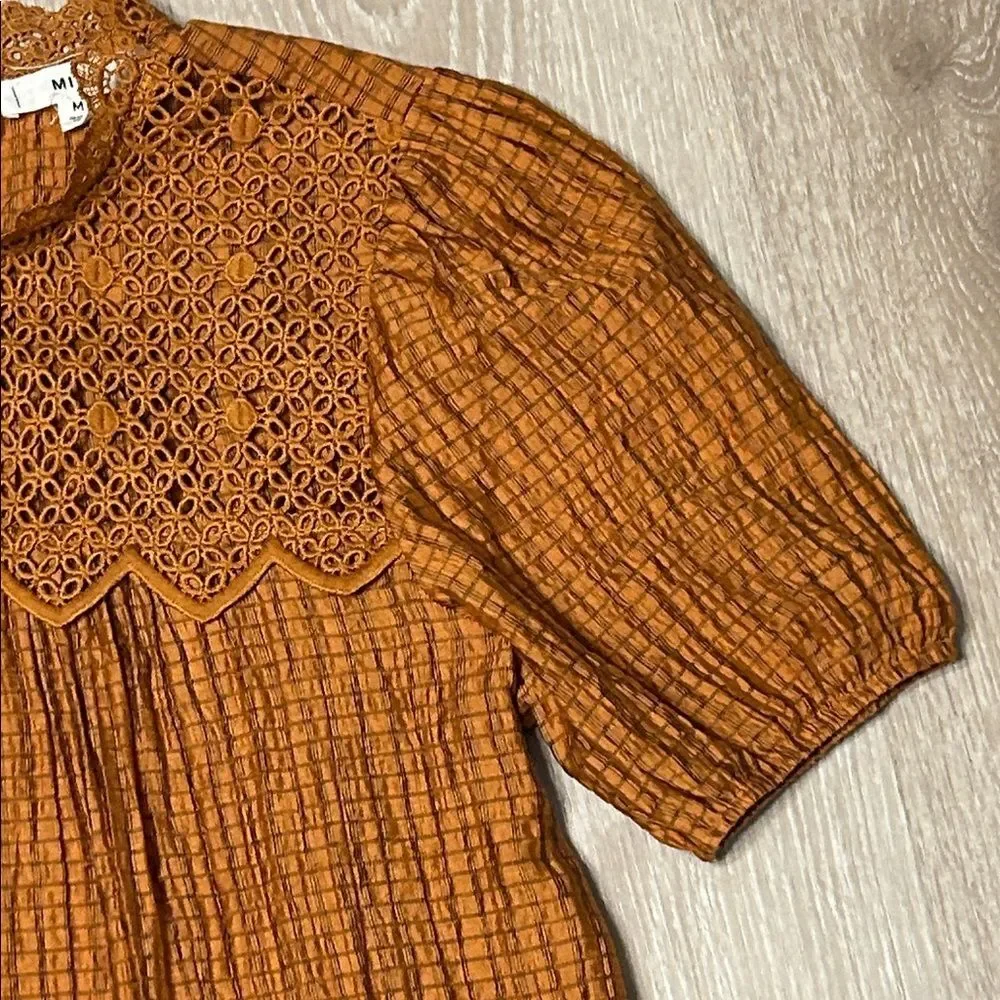 mine lace detail