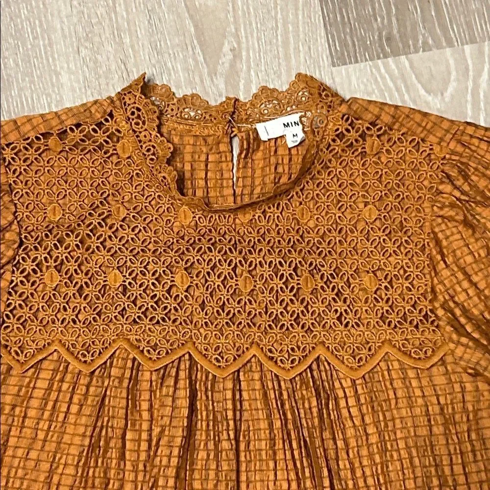 mine lace detail