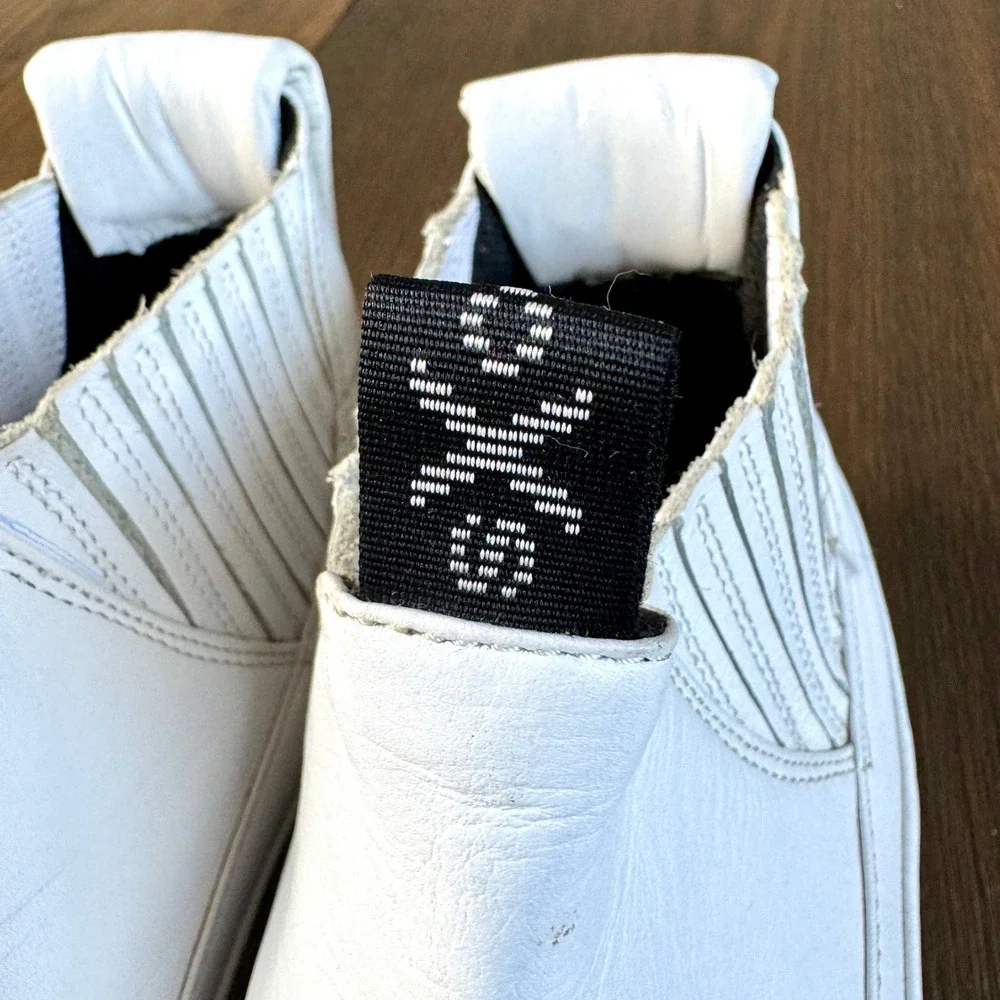 O.X.S. white leather