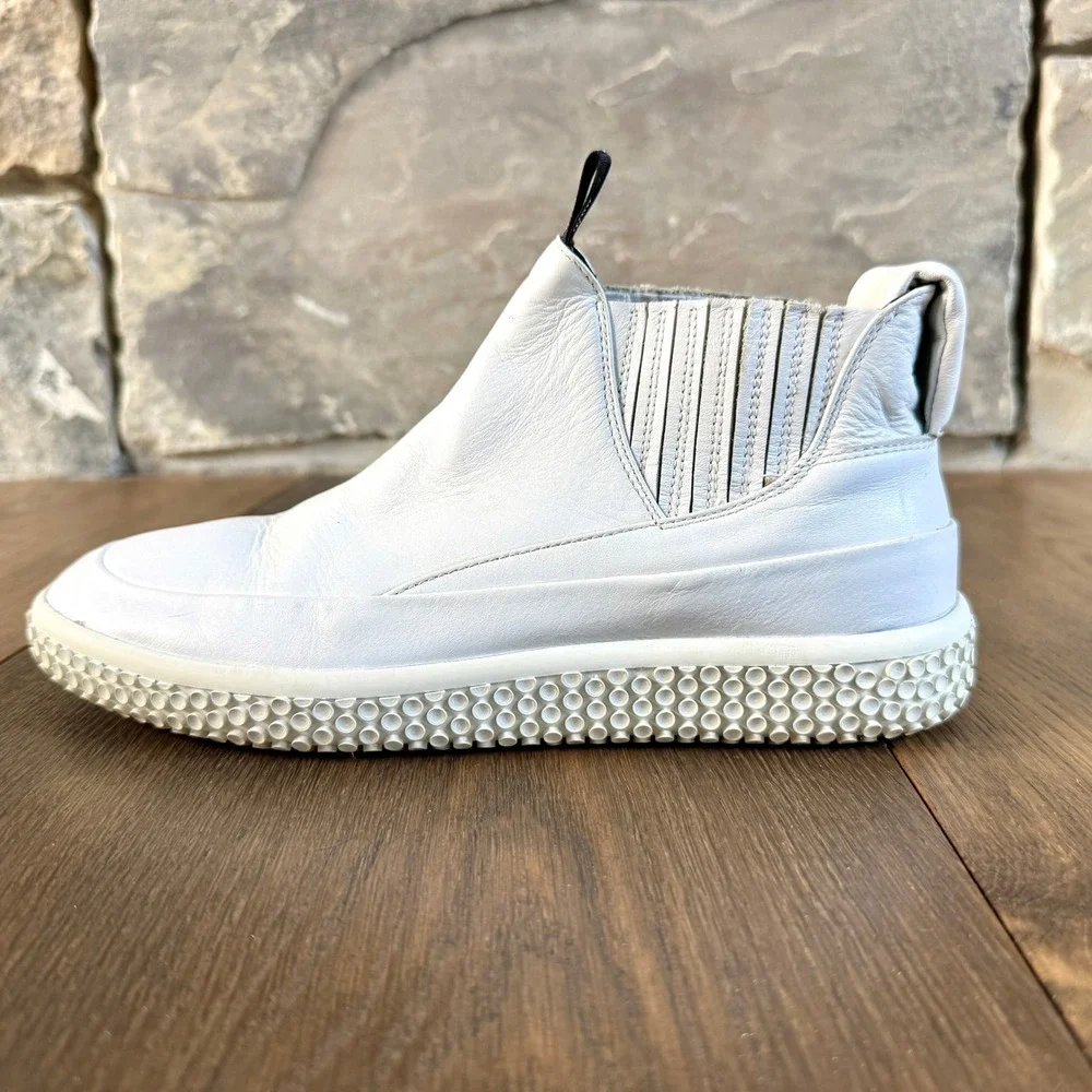 O.X.S. white leather