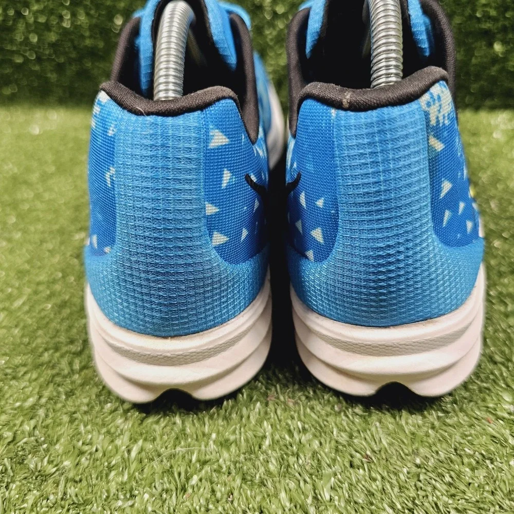 Hoka One One please see