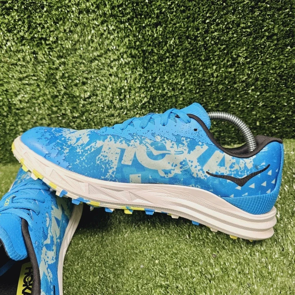 Hoka One One please see