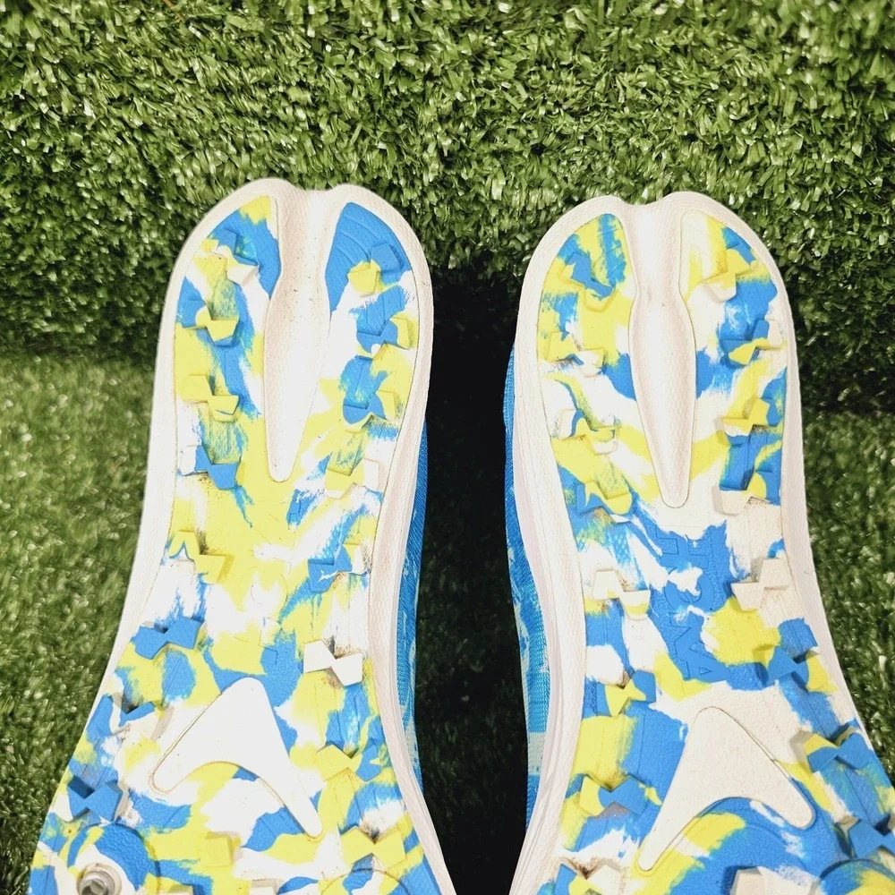 Hoka One One please see