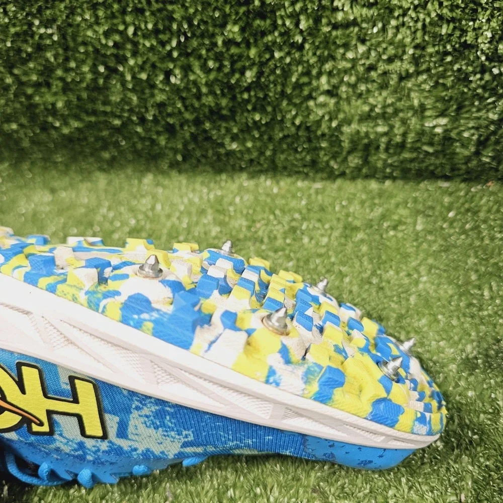 Hoka One One please see