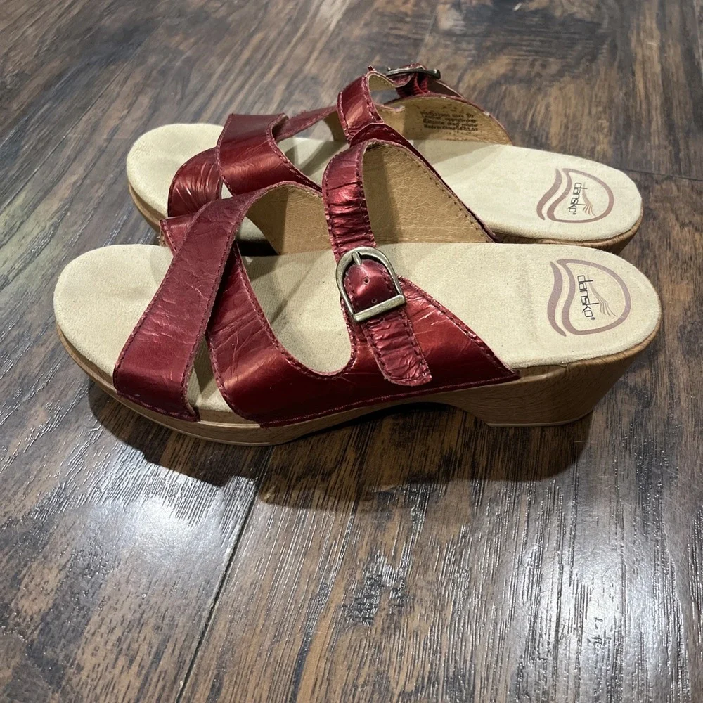 Dansko Sela Leather Wedge Sandals Women's Sz 39 Red Metallic Comfort Shoes
