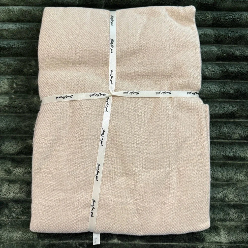 Miss Short Hair elegant shawl