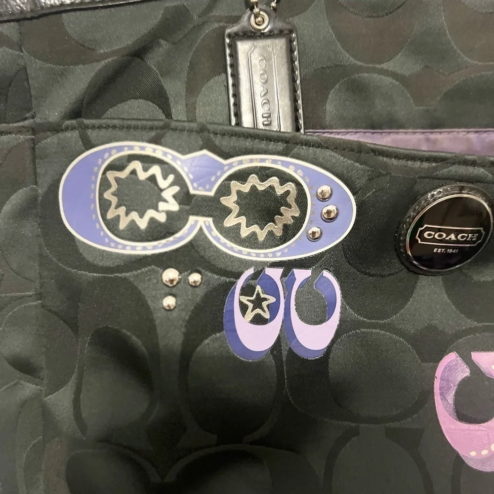 Coach inner pockets interior