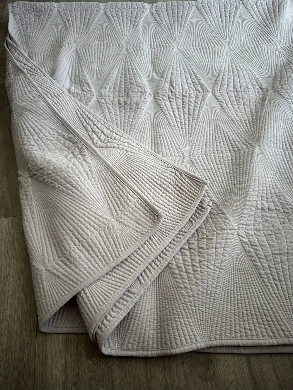 Diamond-Textured Quilted Coverlet in light purple
