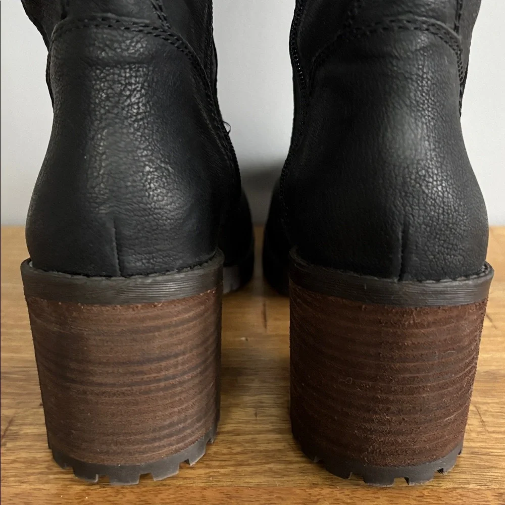 Lucky Brand serve elevated