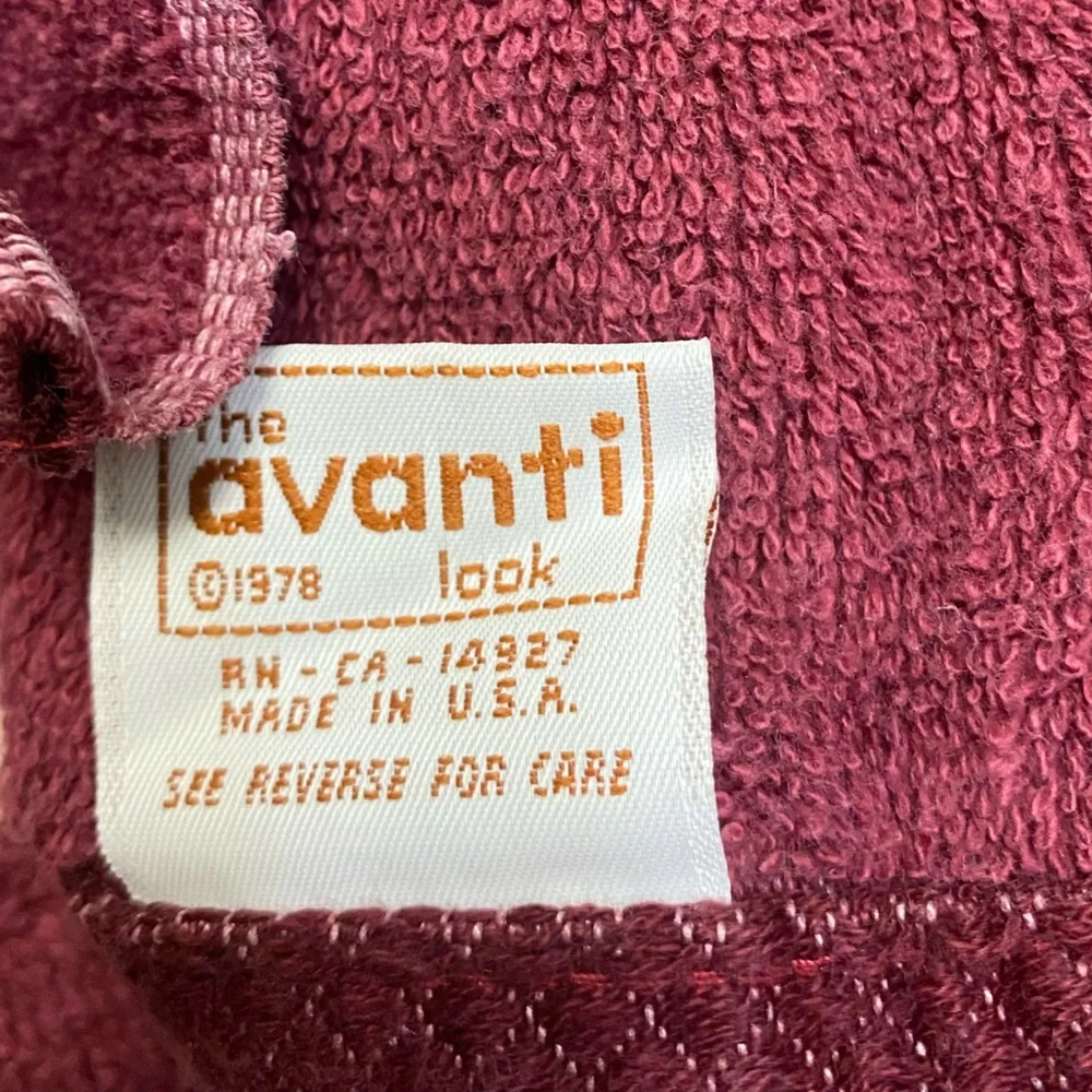 Vintage The Avanti Look Hand Towel Embroidered Floral USA 1970s 70s