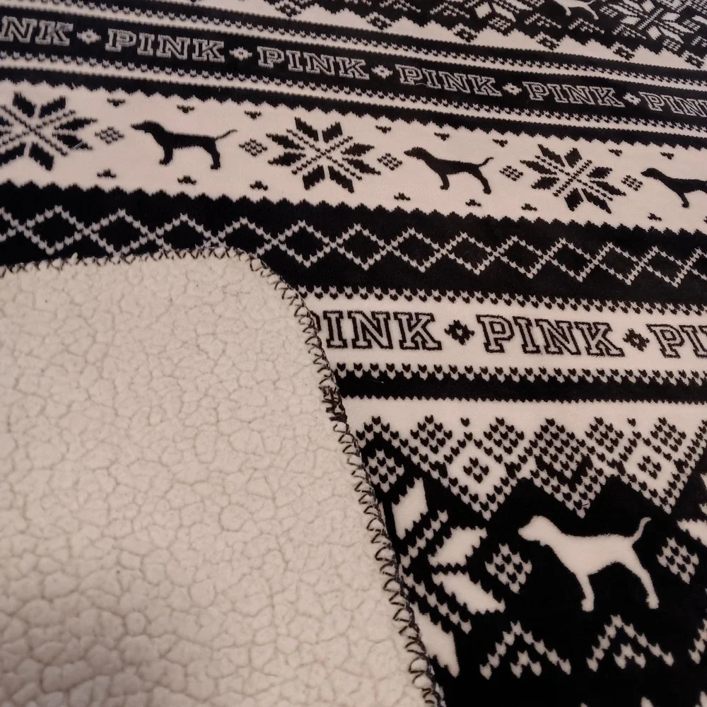 Victoria's Secret PINK Black White Dog Snowflake‎ Sherpa Throw Blanket Soft
