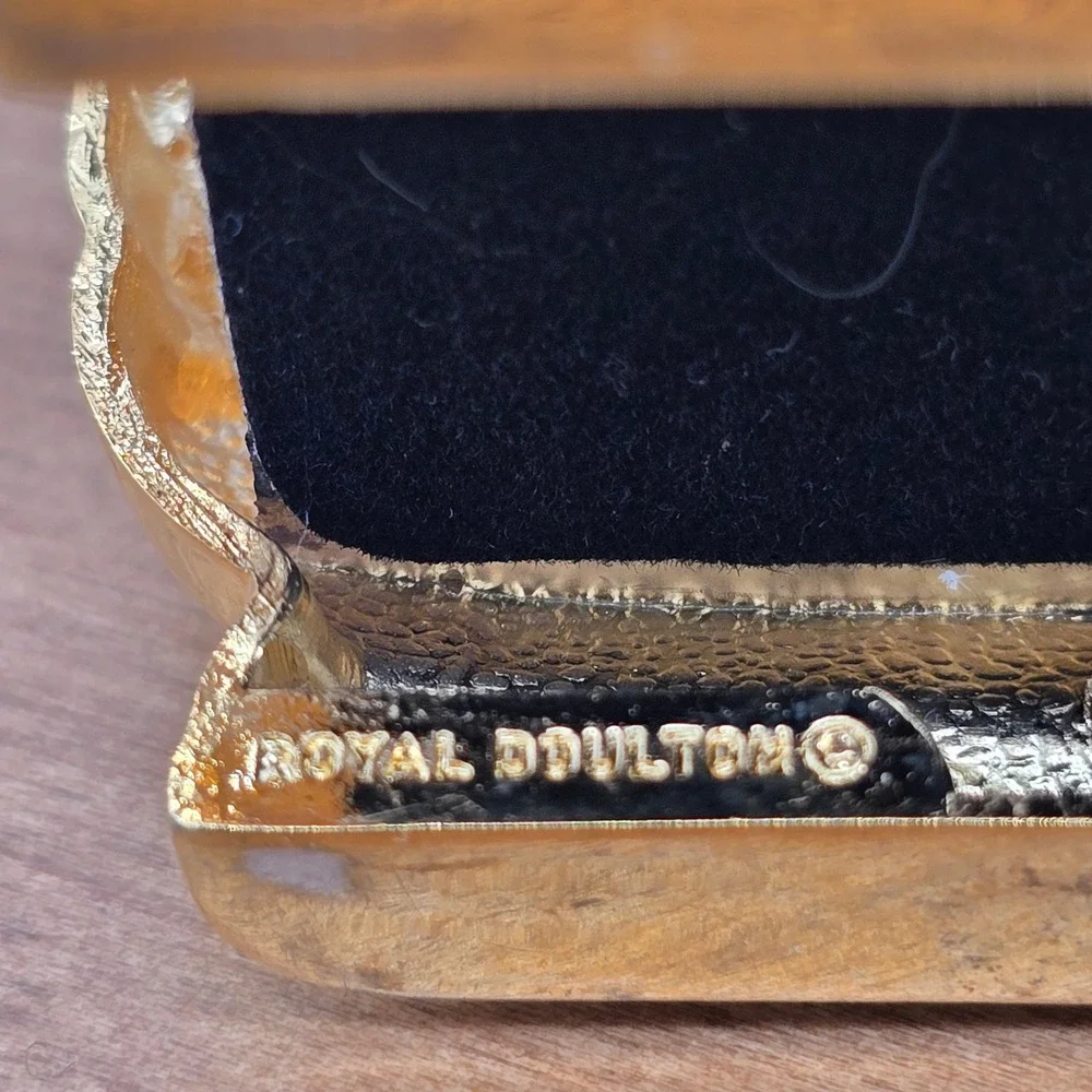 Royal Doulton stunning gold