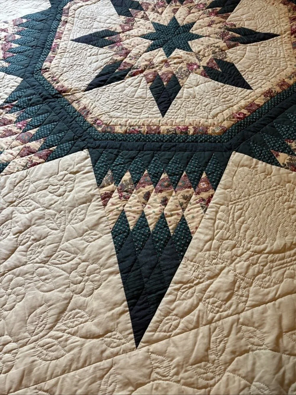 Texas Loan Star Amish Made King Quilt Size 102 X 109 Excellent Ivory & Green