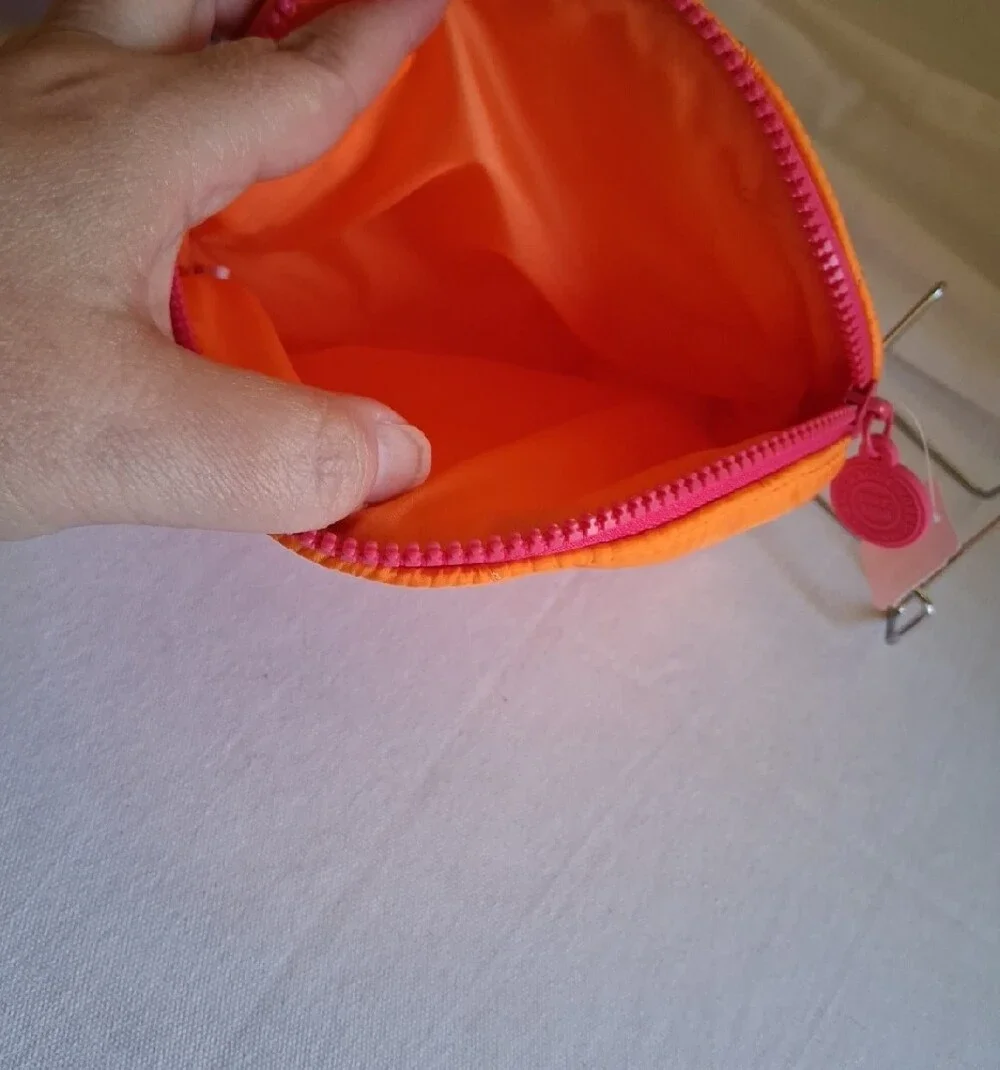 Bath & Body Works durable zipper