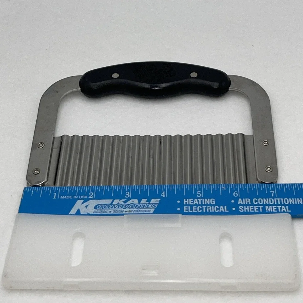 Pampered Chef Stainless‎ Steel Crinkle Cutter with Blade Cover Black Silver