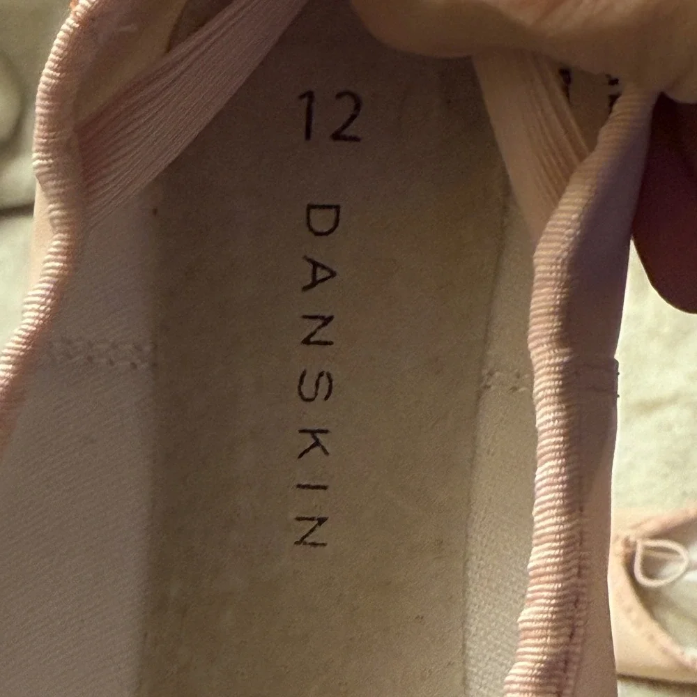 Danskin Ballet Slippers Girls Pink Leather Dance Shoes Elastic Strap‎ Size 12