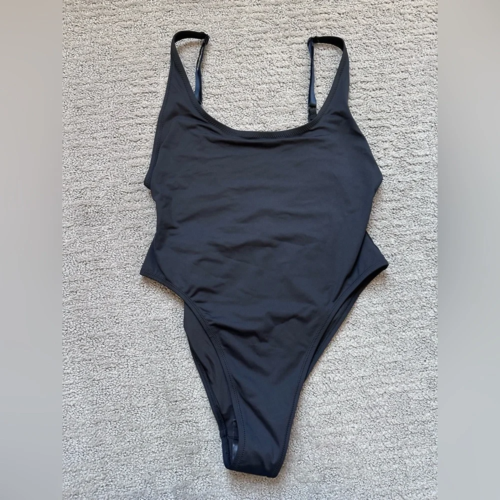 Skims Scoop Neck One Piece Women's Swimsuit