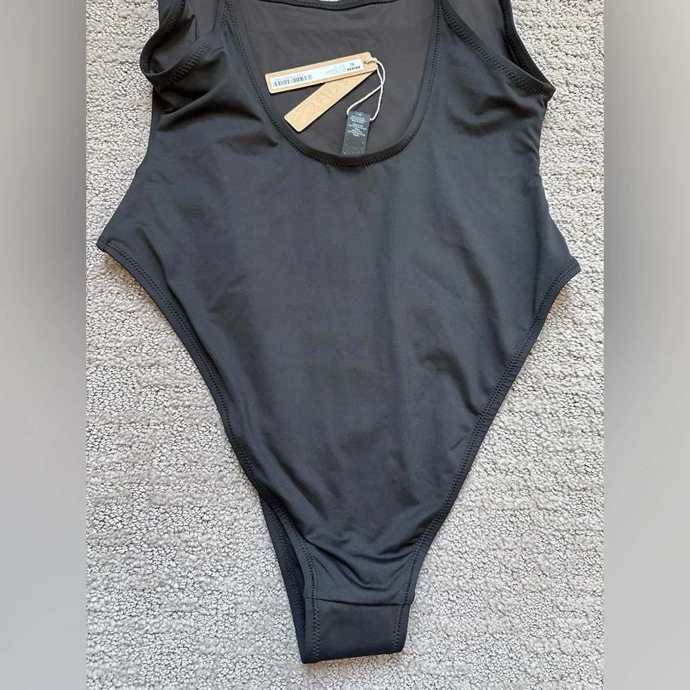 Skims Scoop Neck One Piece Women's Swimsuit
