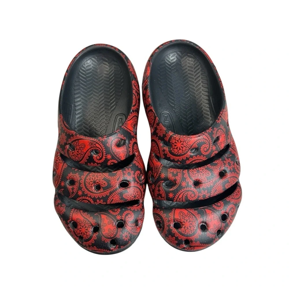 Keen red paisley