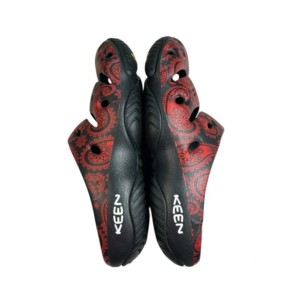 Keen red paisley